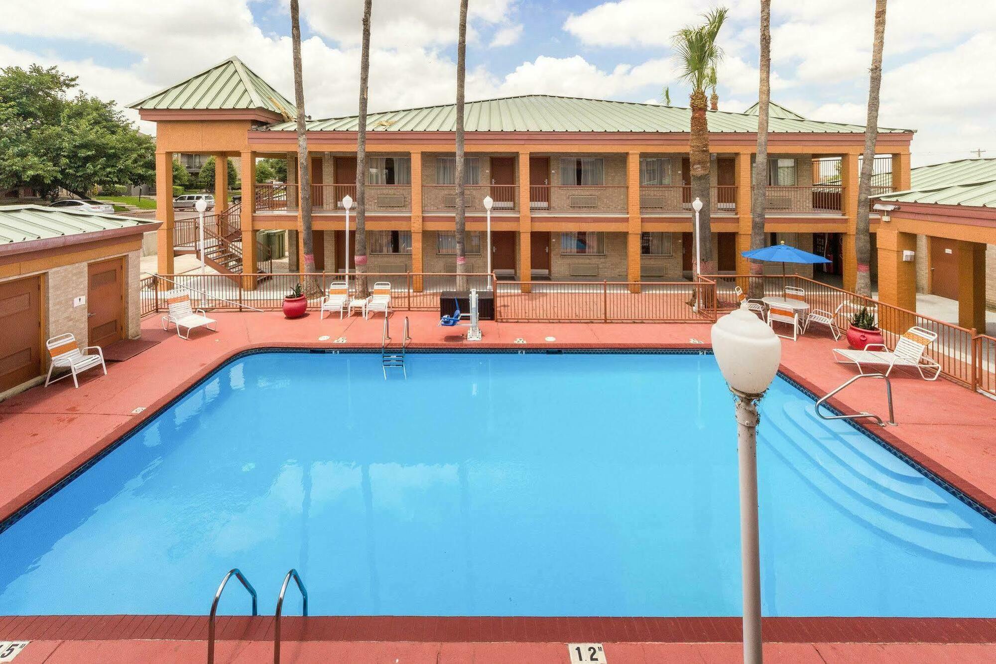 Econo Lodge Inn & Suites Eagle Pass Kültér fotó